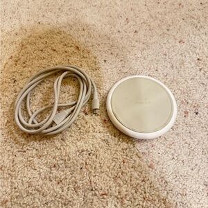 Mophie White Charging Pad with Cable